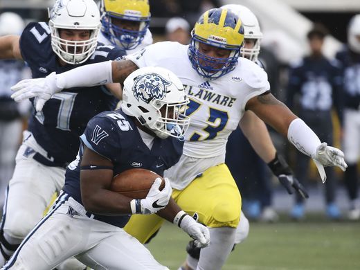 Villanova's Aaron Forbes carries the ball in the first quarter at Villanova Stadium.