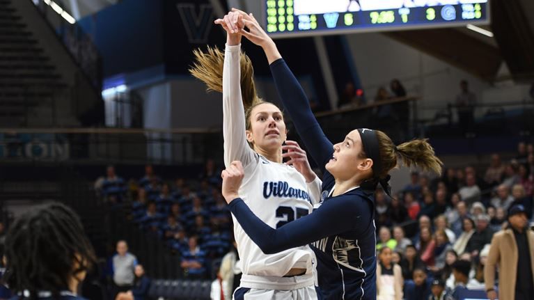 Womens Basketball Routs Georgetown, 91-43