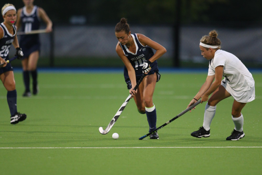 Siana Comes Up Clutch for Field Hockey