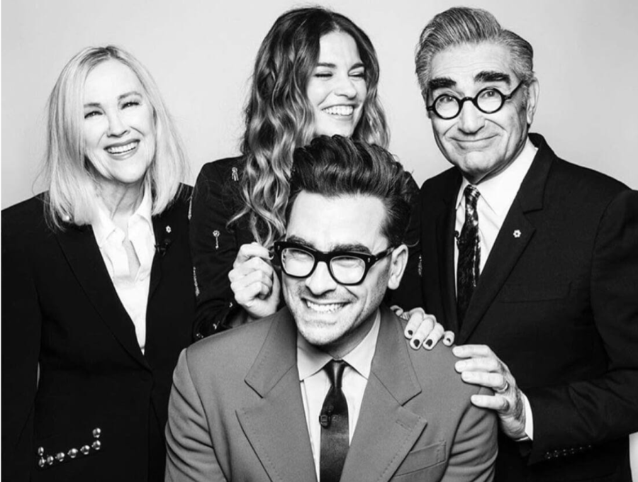 Actors who play the main family on “Schitt’s Creek” pose for a photo.