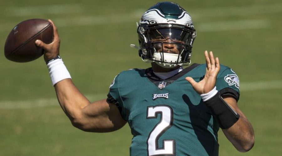 Jalen+Hurts+warms+up+with+the+Eagles.