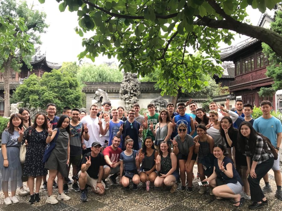 University students put their Vs up at a Summer Asia Internship Program in Shanghai before the COVID-19 pandemic.