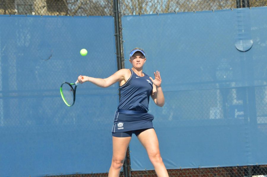 Annalise Klopfer (above) continues winning streak, goes 3-0 in her singles matchups. 