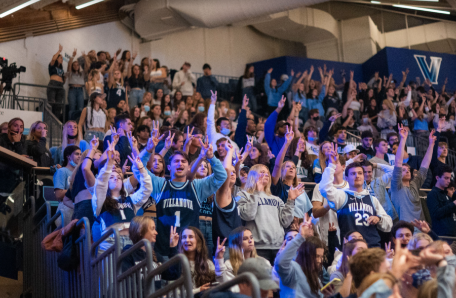 Students+put+their+%E2%80%9CV%E2%80%99s+up%E2%80%9D+at+the+Finneran+Pavilion+at+2021+Hoops+Mania.%0A