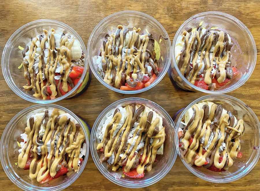 Goodness Bowls off ers acai bowls, smoothies, juices, warm bowls and wraps.