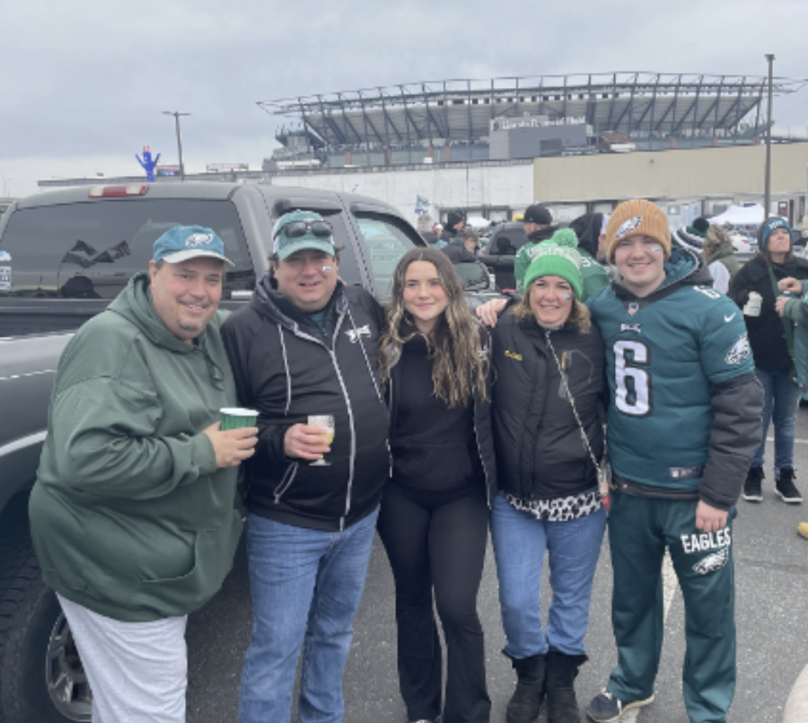 Matt Ryan (‘24) and his family at the Eagles portion of Sunday’s tailgate.