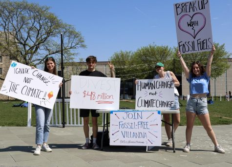 Fossil Free Villanova hosted a demonstration at the Oreo to advocate for the University to choose more eco-friendly investments. 