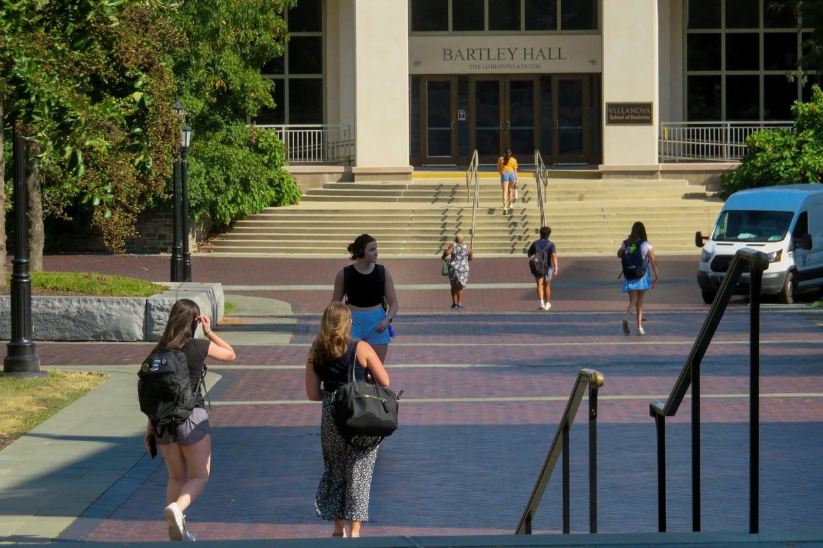Students try to stay cool on their walks to and from class during the heat wave.