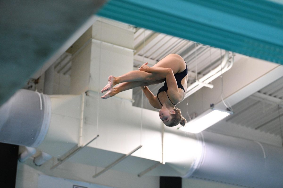 Men and women’s swimming and diving teams split against the Hoyas this past weekend.