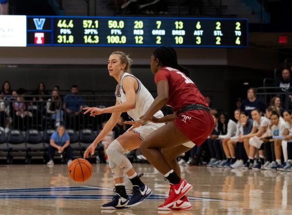 Lucy Olsen had 33 points in the Wildcats matchup against Columbia. 