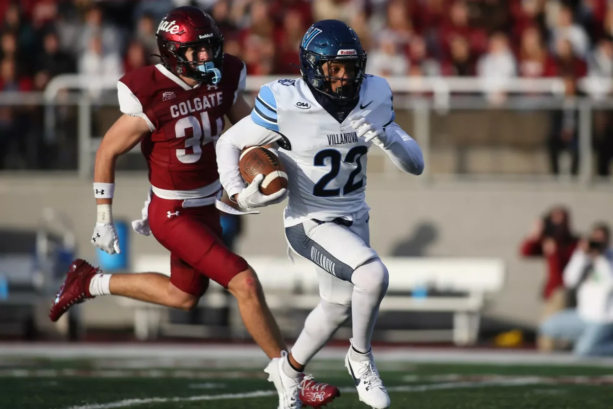 Graduate transfer wide receiver Devin Smith scored two touchdowns in Villanova's 28–3 win over Colgate on Saturday night.