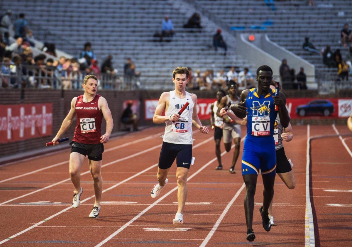 The men closed out the night by qualifying in the 4x400-meter relays.