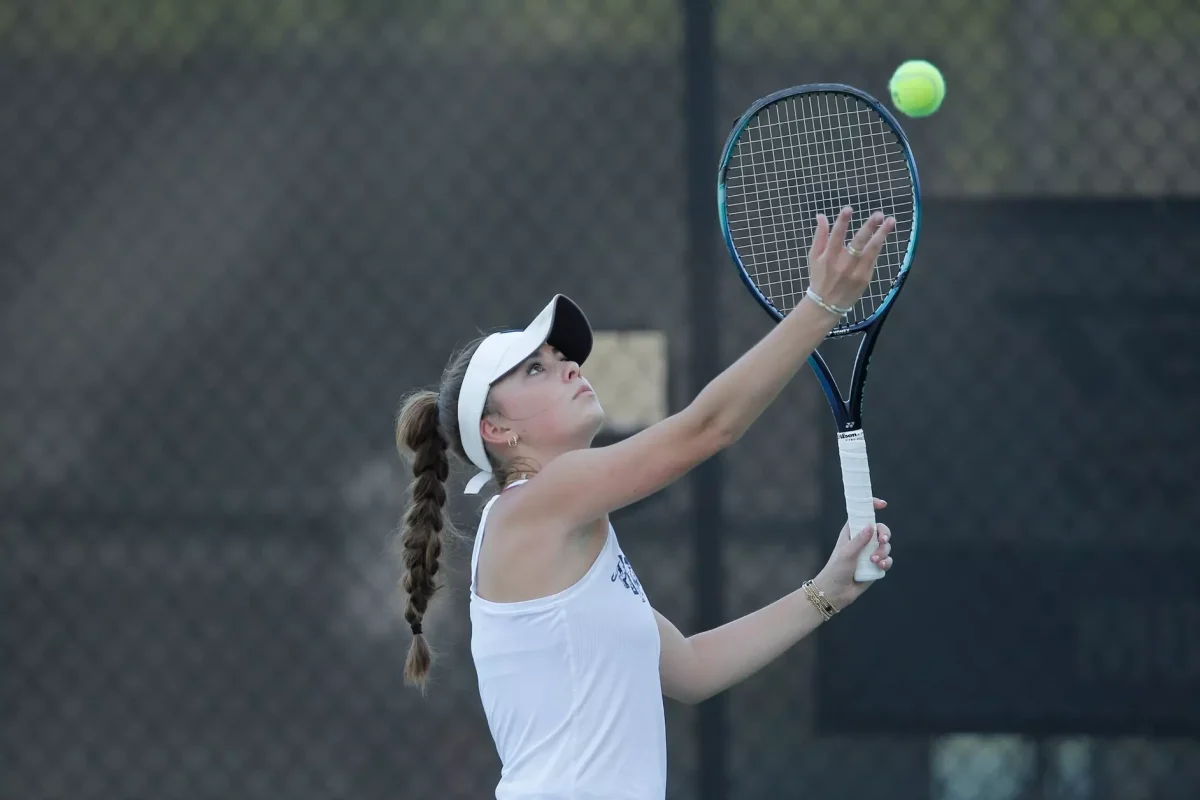 Women’s Tennis Goes 1-1 Over Weekend