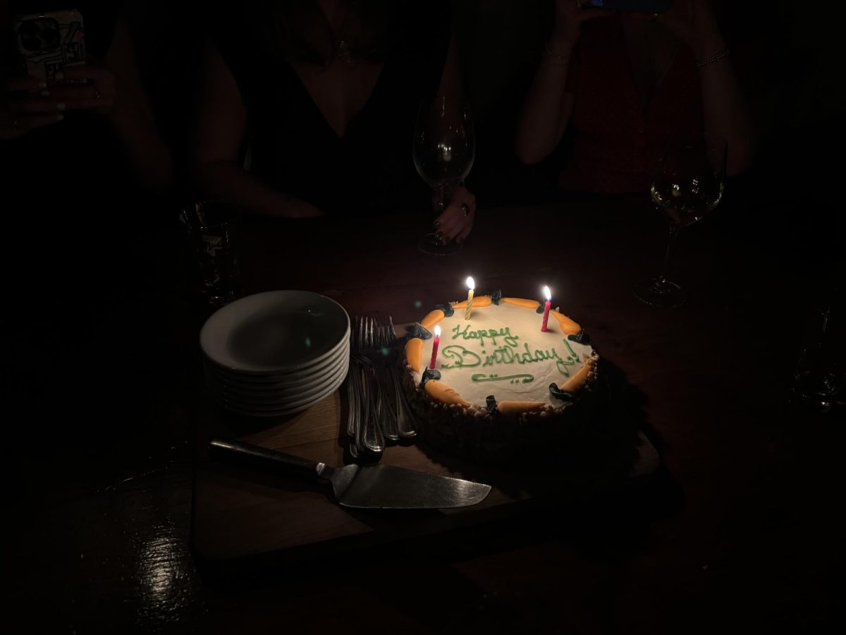 Commemorate your special day with the cake of your dreams. 